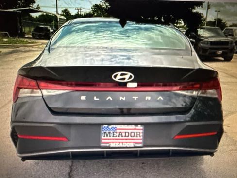 Used 2025 Hyundai Elantra SEL FWD image 4