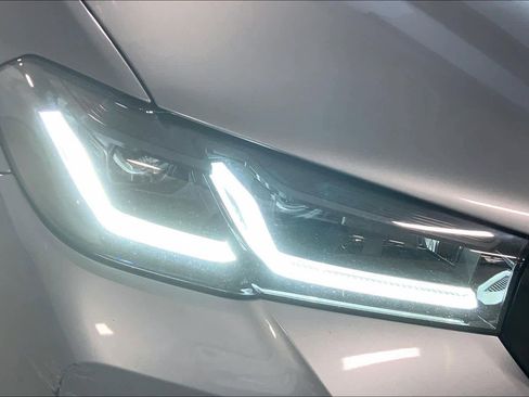 Certified 2023 BMW 530e xDrive w/ Premium Package image 27