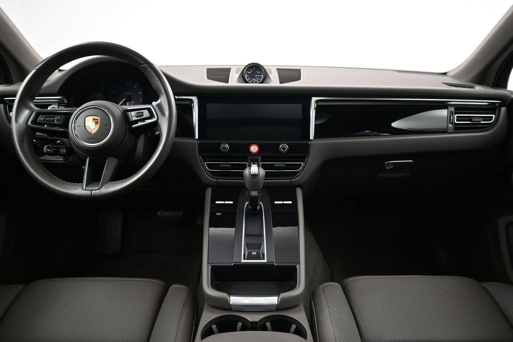 Used 2023 Porsche Macan AWD/4WD image 9
