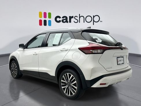 Used 2023 Nissan Kicks SV FWD image 3