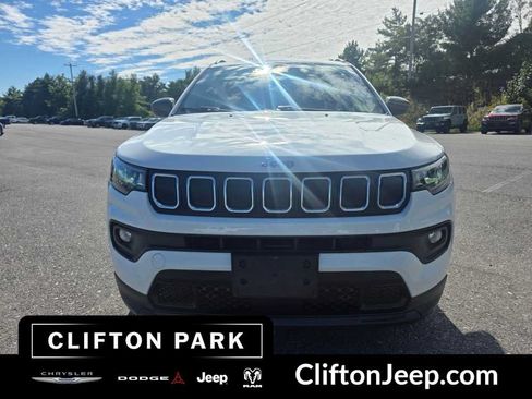 Used 2022 Jeep Compass Latitude AWD/4WD image 2