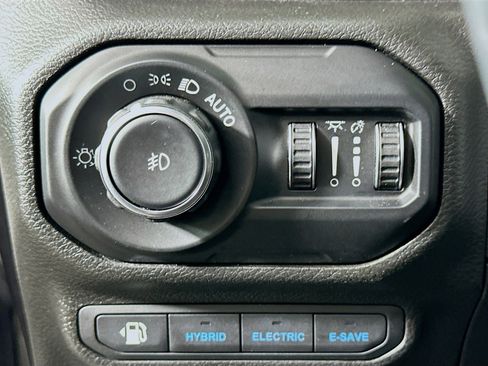 Used 2021 Jeep Wrangler Sahara image 17