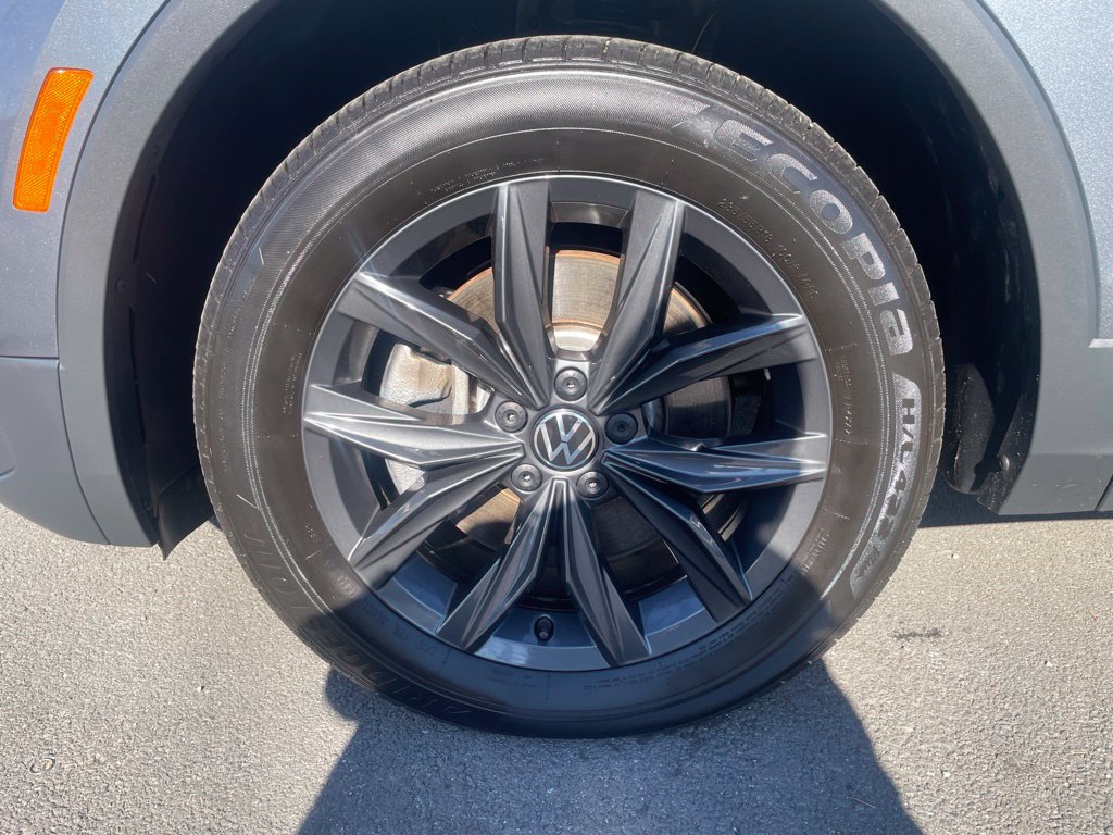 Certified 2024 Volkswagen Tiguan SE AWD/4WD image 10