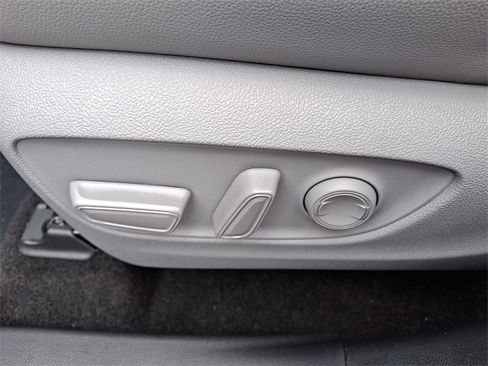 Certified 2023 Toyota Highlander XLE image 16