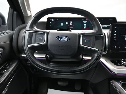 Used 2025 Ford Expedition Max Platinum AWD/4WD image 18
