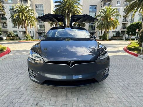 Used 2018 Tesla Model X 100D AWD/4WD image 3