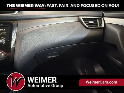 Used 2016 Nissan Rogue S w/ Appearance Package AWD/4WD image 27