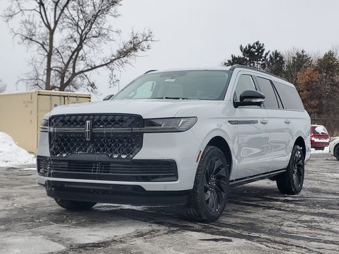 New 2026 Lincoln Navigator L Reserve w/ Jet Appearance Package image 2