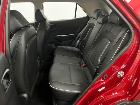 Used 2025 Hyundai Venue Limited image 11