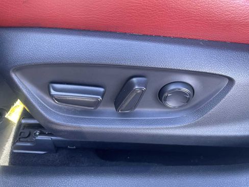 Used 2019 Toyota Camry SE image 14