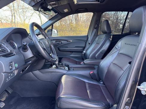 Certified 2017 Honda Ridgeline Black Edition image 18