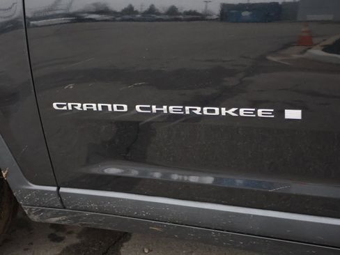 Used 2021 Jeep Grand Cherokee L Limited image 23
