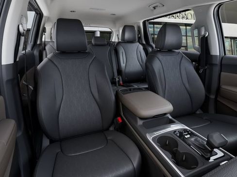 New 2026 Kia Carnival EX FWD image 16