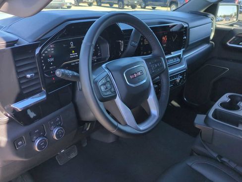 Used 2025 GMC Sierra 1500 SLT image 10