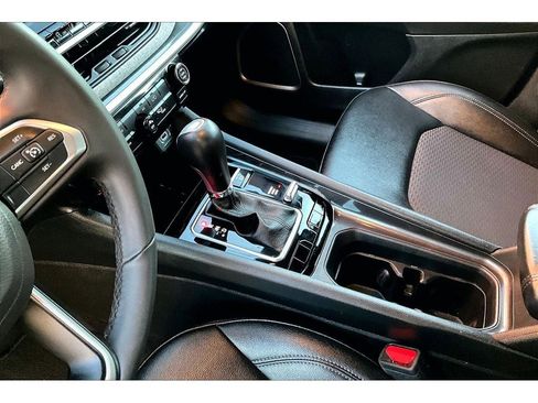 Used 2024 Jeep Compass Latitude image 15