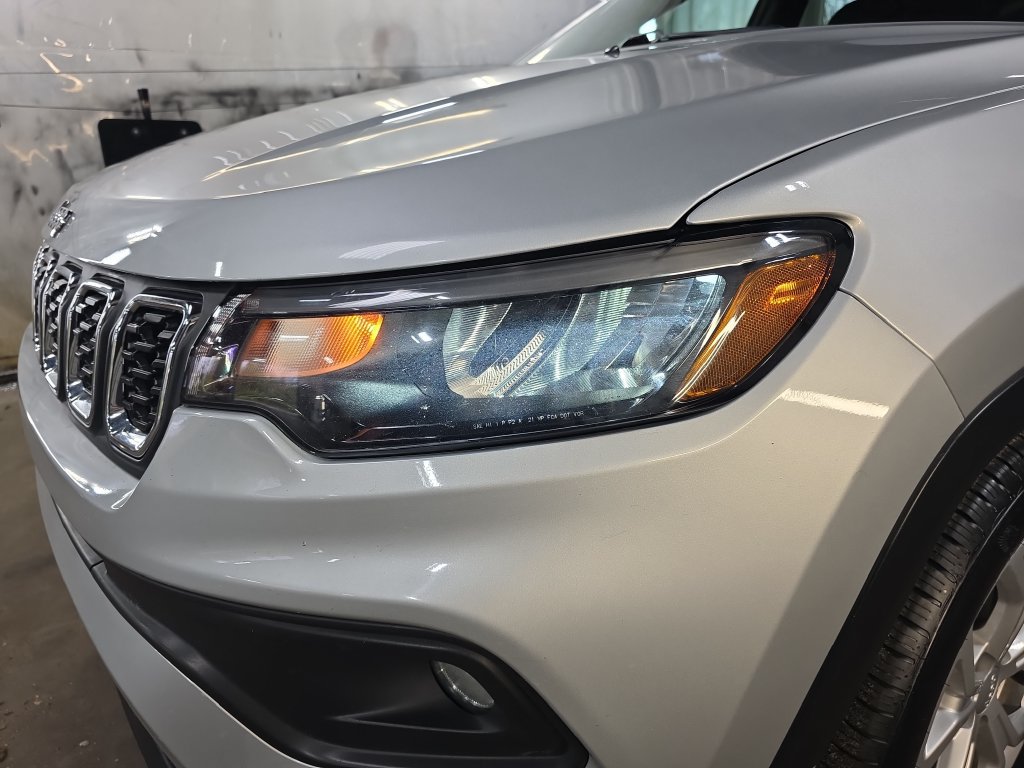 Used 2024 Jeep Compass Latitude AWD/4WD image 32