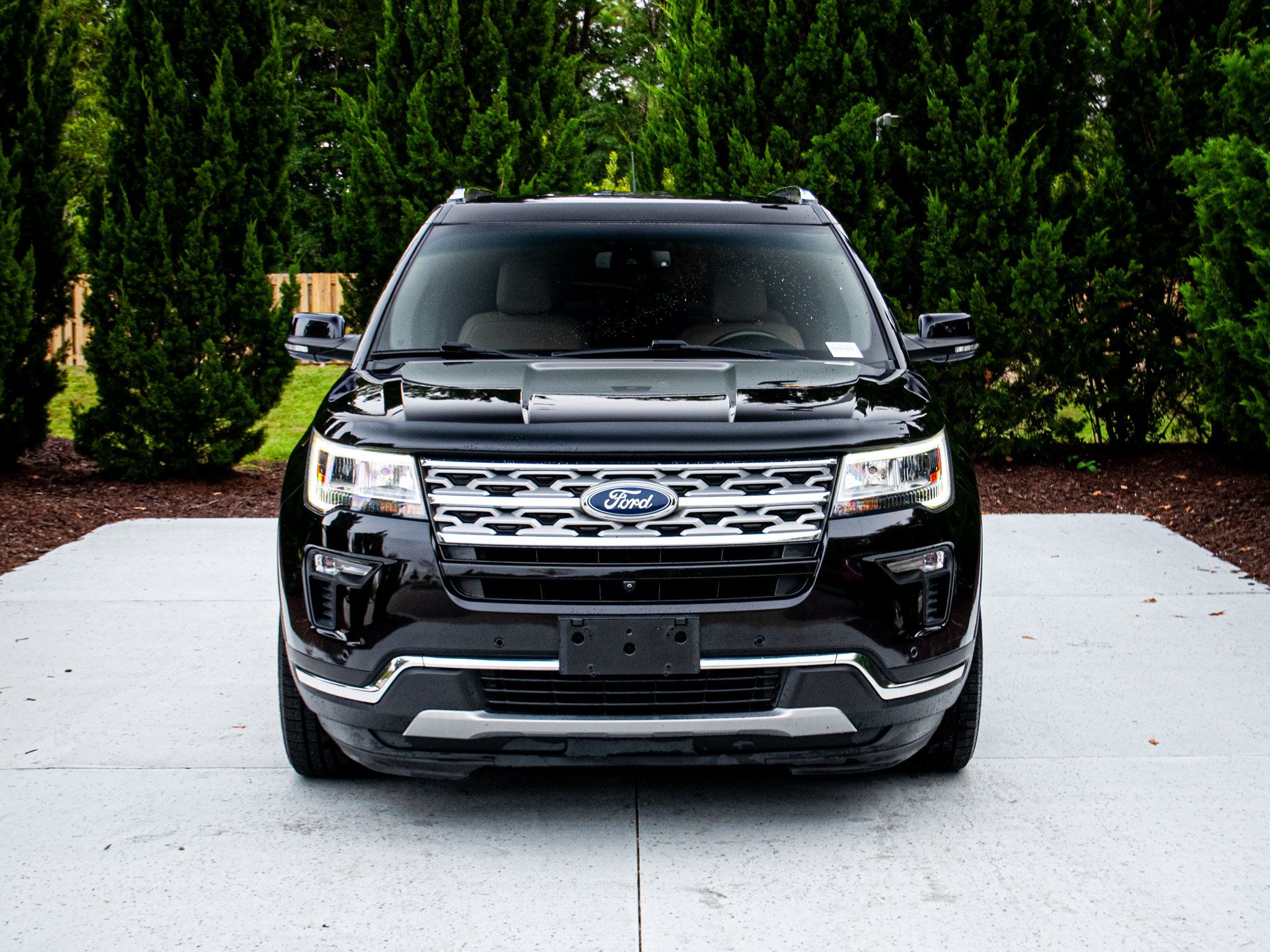Used 2019 Ford Explorer Limited w/ Ford Safe & Smart Package FWD image 3