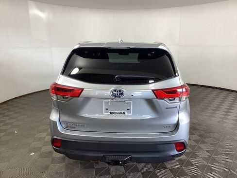 Used 2017 Toyota Highlander XLE AWD/4WD image 3