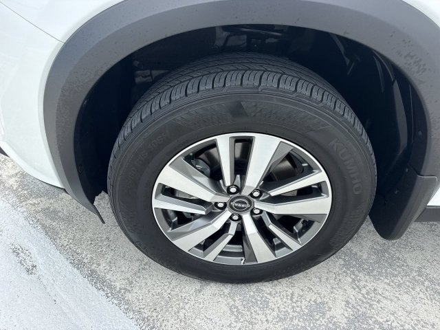 Used 2025 Nissan Pathfinder SL FWD image 10