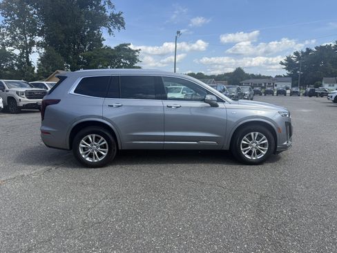 Used 2025 Cadillac XT6 Luxury w/ LPO, Floor Liner Package AWD/4WD image 2