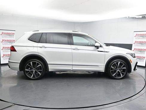 Used 2024 Volkswagen Tiguan SEL R-Line image 9