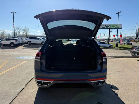 Used 2021 Volkswagen Atlas Cross Sport SE w/ Panoramic Sunroof Package image 12