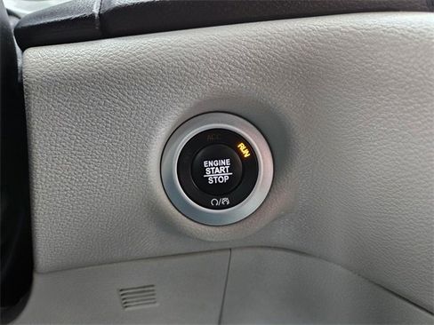 Used 2024 Chrysler Pacifica Touring-L image 25