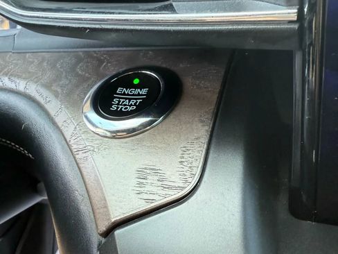 Used 2020 Ford Explorer Platinum w/ Premium Technology Package image 35