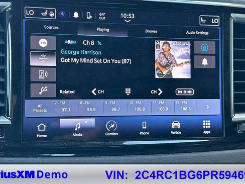 Used 2023 Chrysler Pacifica Touring-L image 34