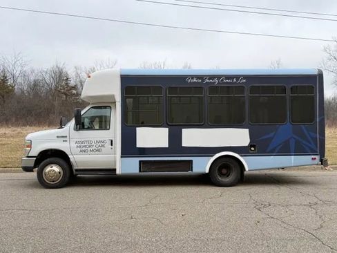 Used 2013 Ford E-350 and Econoline 350 Super Duty w/ Shuttle Bus Prep Pkg RWD image 13