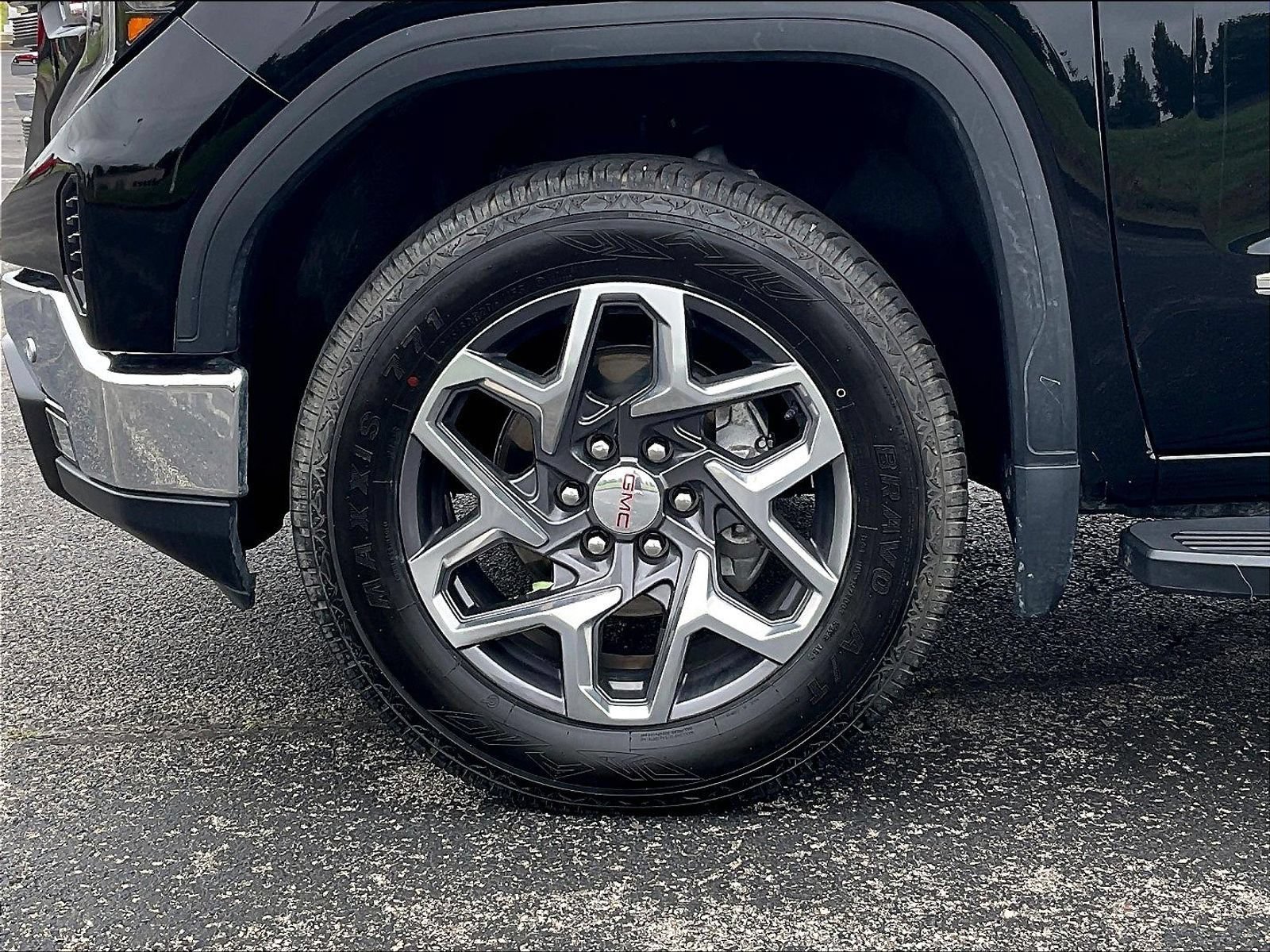 Used 2022 GMC Sierra 1500 SLT w/ SLT Premium Plus Package AWD/4WD image 18