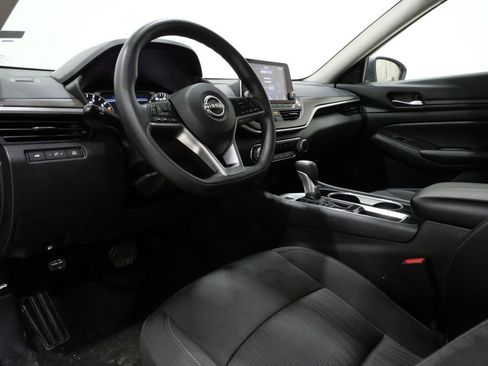 Used 2024 Nissan Altima 2.5 SV image 11