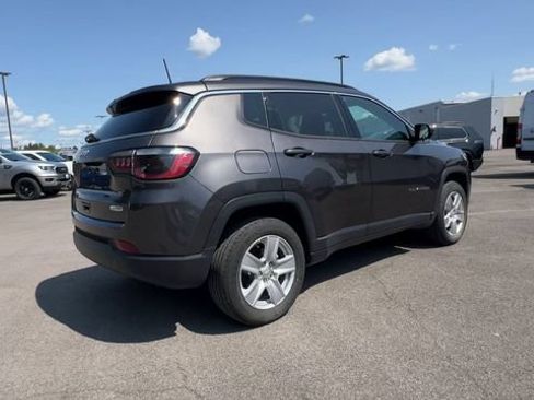 Used 2022 Jeep Compass Latitude w/ Convenience Group AWD/4WD image 8