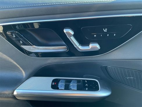 Used 2024 Mercedes-Benz GLC 300 4MATIC image 25