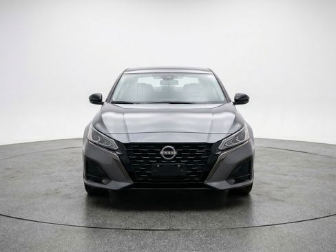 Used 2025 Nissan Altima 2.5 SV image 2