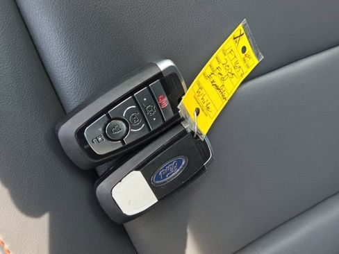 Used 2025 Ford Expedition Active AWD/4WD image 7