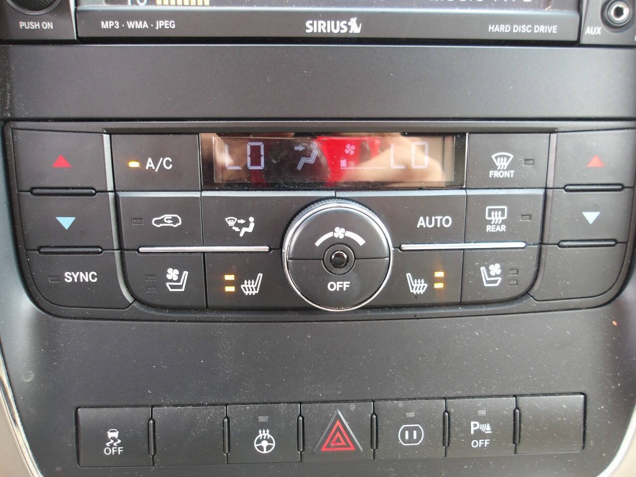Used 2011 Jeep Grand Cherokee Overland AWD/4WD image 14