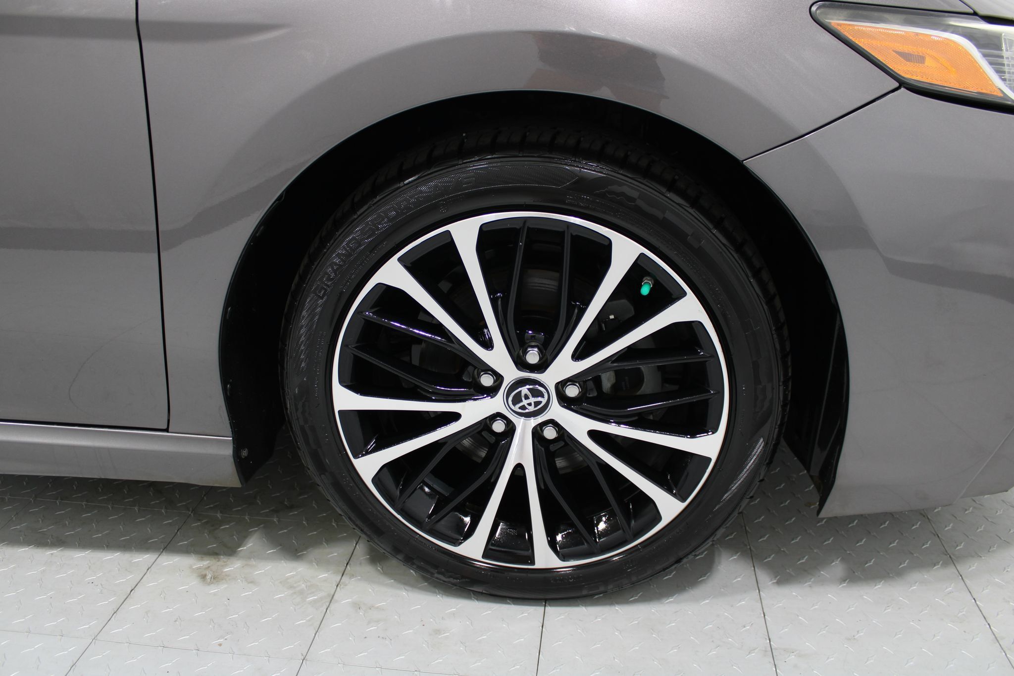 Used 2018 Toyota Camry SE FWD image 5