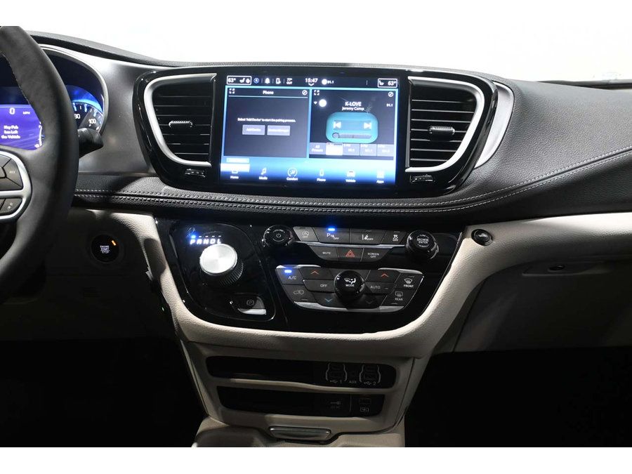 Used 2022 Chrysler Pacifica Touring-L FWD image 22