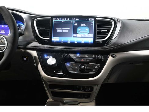 Used 2022 Chrysler Pacifica Touring-L FWD image 22