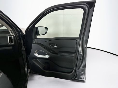 Used 2025 Nissan Frontier SV RWD image 30