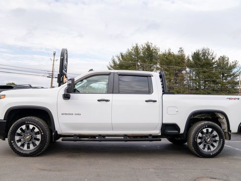 Used 2021 Chevrolet Silverado 2500 Custom w/ Custom Value Package image 3
