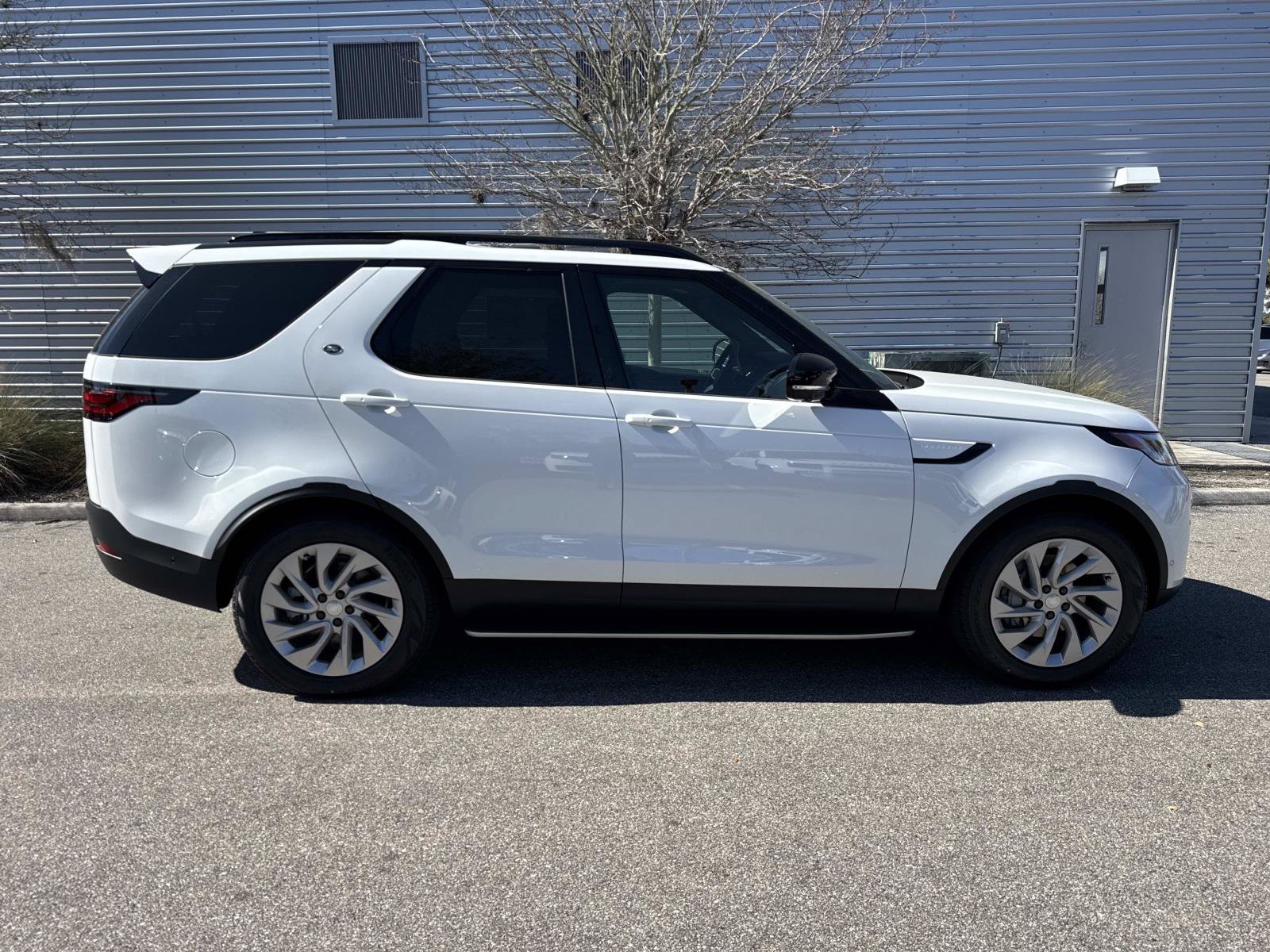 Used 2026 Land Rover Discovery S AWD/4WD image 5