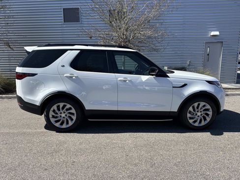 New 2026 Land Rover Discovery S image 5