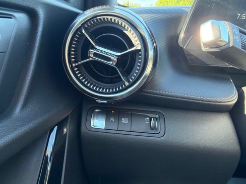 Used 2025 Chevrolet Equinox LT FWD image 19