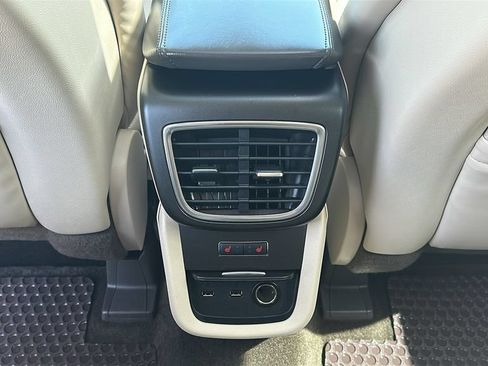 Used 2017 Lincoln MKX Reserve w/ Lincoln MKX Climate Package FWD image 33