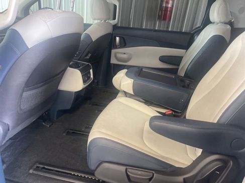 Used 2026 Kia Carnival SX FWD image 7