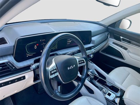 Used 2023 Kia Telluride EX w/ EX Captain's Chair Package image 9