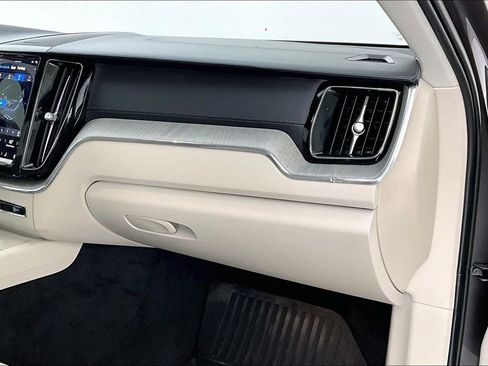 Certified 2023 Volvo XC60 B6 Ultimate w/ Protection Package Premier image 20