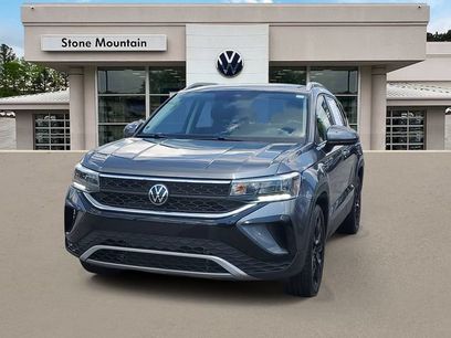 Used 2023 Volkswagen Taos SE w/ Black Wheel Package